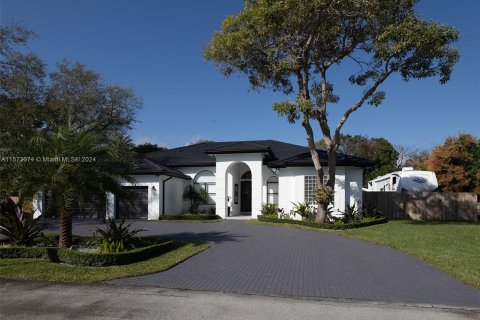 Villa ou maison à vendre à Cutler Bay, Floride: 4 chambres, 282.33 m2 № 1134756 - photo 2