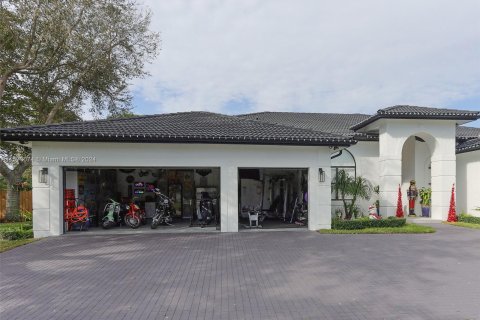 Villa ou maison à vendre à Cutler Bay, Floride: 4 chambres, 282.33 m2 № 1134756 - photo 6