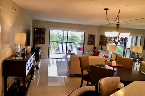 Condo in Pompano Beach, Florida, 3 bedrooms  № 1423485 - photo 3