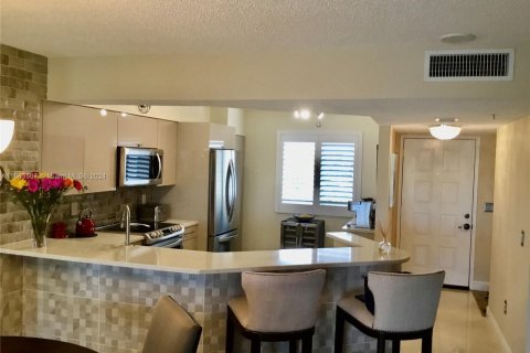 Condo in Pompano Beach, Florida, 3 bedrooms  № 1423485 - photo 2