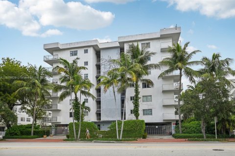 Condo in Miami Beach, Florida, 1 bedroom  № 1423483 - photo 5