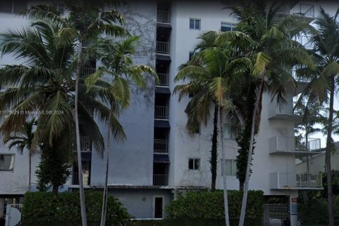 Condo in Miami Beach, Florida, 1 bedroom  № 1423483 - photo 1