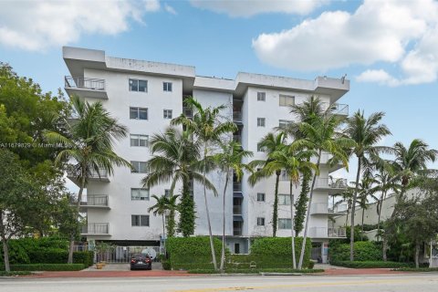 Condo in Miami Beach, Florida, 1 bedroom  № 1423483 - photo 4