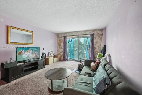 Condo in Miami Beach, Florida, 1 bedroom  № 1423483 - photo 10