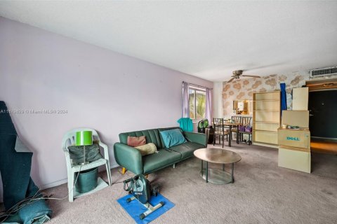 Condo in Miami Beach, Florida, 1 bedroom  № 1423483 - photo 11