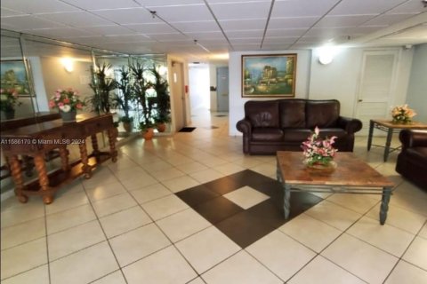 Condo in Sunny Isles Beach, Florida, 1 bedroom  № 1173116 - photo 3