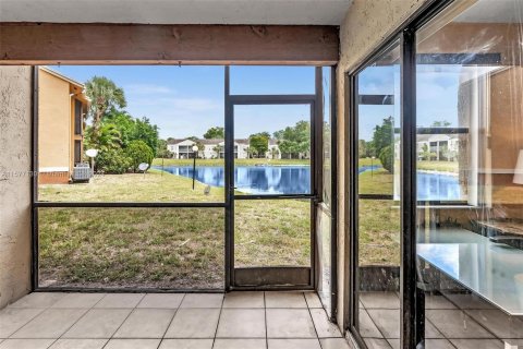 Condo in Lauderhill, Florida, 2 bedrooms  № 1173118 - photo 16