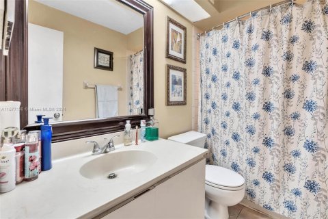 Condo in Lauderhill, Florida, 2 bedrooms  № 1173118 - photo 10