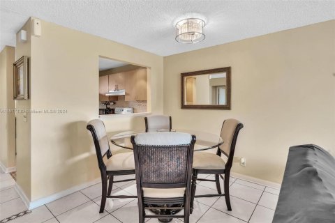 Condo in Lauderhill, Florida, 2 bedrooms  № 1173118 - photo 12