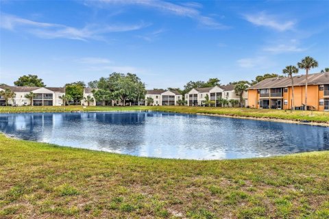 Condo in Lauderhill, Florida, 2 bedrooms  № 1173118 - photo 17