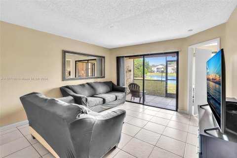 Condo in Lauderhill, Florida, 2 bedrooms  № 1173118 - photo 14