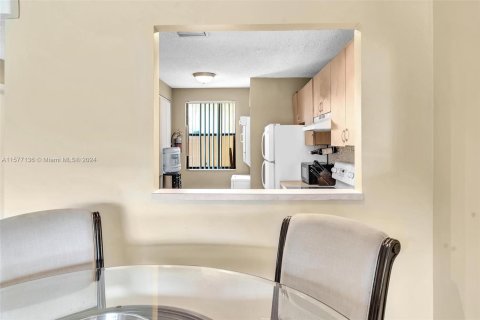 Condo in Lauderhill, Florida, 2 bedrooms  № 1173117 - photo 11