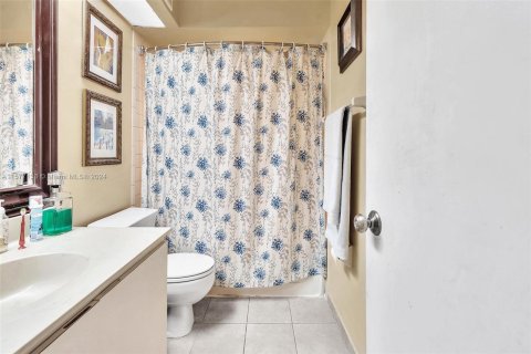 Condo in Lauderhill, Florida, 2 bedrooms  № 1173117 - photo 7