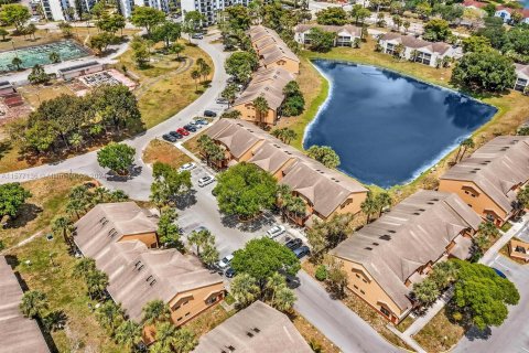 Condo in Lauderhill, Florida, 2 bedrooms  № 1173117 - photo 22