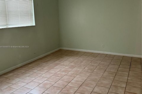 Condo in Margate, Florida, 2 bedrooms  № 1332164 - photo 14