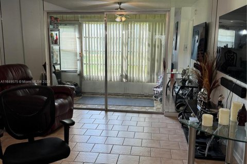 Condo in Margate, Florida, 2 bedrooms  № 1332164 - photo 4