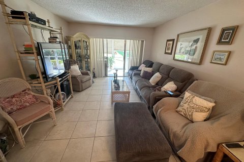 Condo in Lake Worth, Florida, 2 bedrooms  № 913695 - photo 14