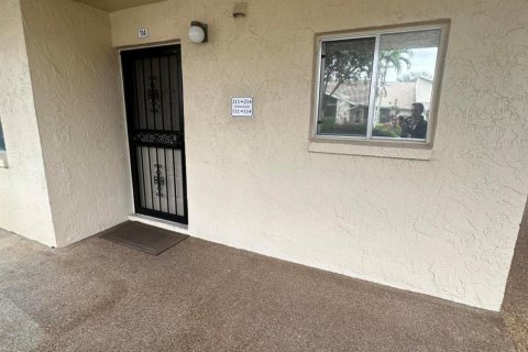 Condo in Lake Worth, Florida, 2 bedrooms  № 913695 - photo 2