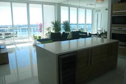 Condominio en venta en Miami, Florida, 1 dormitorio, 105.44 m2 № 1406270 - foto 1