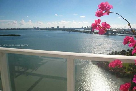 Condo in Miami, Florida, 1 bedroom  № 1406270 - photo 5