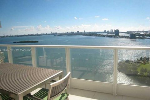 Condo in Miami, Florida, 1 bedroom  № 1406270 - photo 4