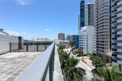 Townhouse in Miami Beach, Florida 3 bedrooms, 190.36 sq.m. № 1406272 - photo 28