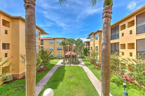 Condominio en alquiler en Tampa, Florida, 2 dormitorios, 105.91 m2 № 1358243 - foto 1