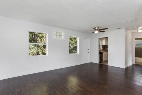 Villa ou maison à louer à Deltona, Floride: 3 chambres, 85.19 m2 № 1358260 - photo 2