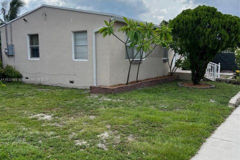 House in Fort Lauderdale, Florida 3 bedrooms, 111.58 sq.m. № 1310614 - photo 4