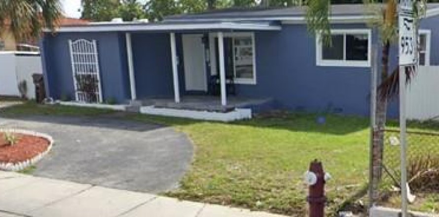 House in Hialeah, Florida 3 bedrooms, 121.52 sq.m. № 784299