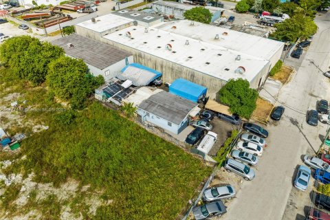 Commercial property in West Park, Florida № 808336 - photo 14