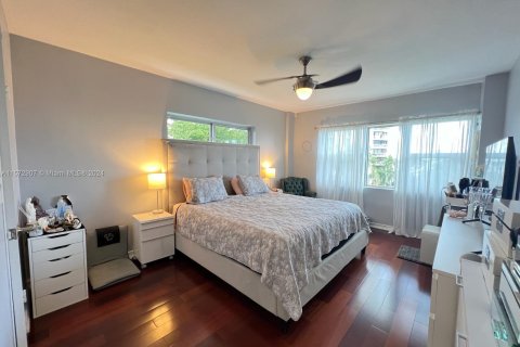 Купить кондоминиум в Майами-Шорс, Флорида 2 спальни, 98.94м2, № 1132571 - фото 16