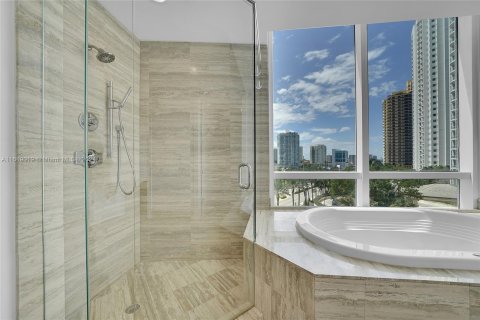 Condo in Sunny Isles Beach, Florida, 3 bedrooms  № 1240233 - photo 27