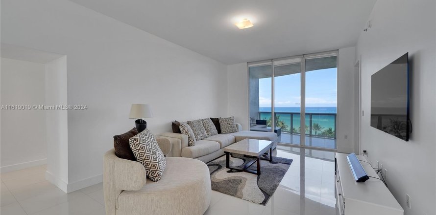 Condominio en Sunny Isles Beach, Florida, 3 dormitorios  № 1240233