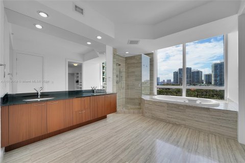 Condo in Sunny Isles Beach, Florida, 3 bedrooms  № 1240233 - photo 25