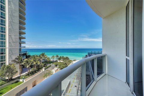 Copropriété à vendre à Sunny Isles Beach, Floride: 3 chambres, 216.18 m2 № 1240233 - photo 2