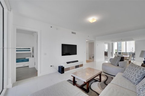 Condo in Sunny Isles Beach, Florida, 3 bedrooms  № 1240233 - photo 5