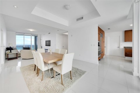 Copropriété à vendre à Sunny Isles Beach, Floride: 3 chambres, 216.18 m2 № 1240233 - photo 15