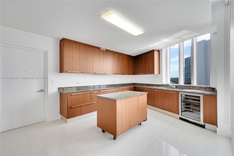 Condominio en venta en Sunny Isles Beach, Florida, 3 dormitorios, 216.18 m2 № 1240233 - foto 16