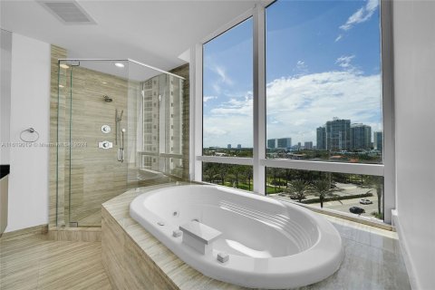 Condominio en venta en Sunny Isles Beach, Florida, 3 dormitorios, 216.18 m2 № 1240233 - foto 26