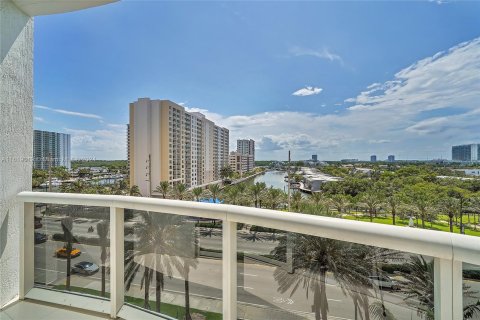 Condo in Sunny Isles Beach, Florida, 3 bedrooms  № 1240233 - photo 11