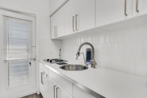 Condo in Miami Beach, Florida, 1 bedroom  № 1223521 - photo 4