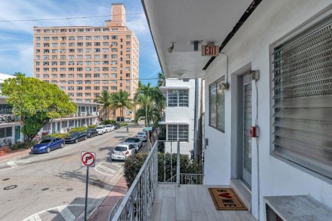 Condo in Miami Beach, Florida, 1 bedroom  № 1223521 - photo 11