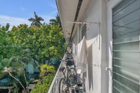 Condo in Miami Beach, Florida, 1 bedroom  № 1223521 - photo 12