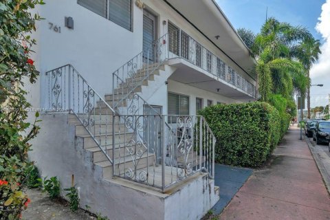 Condo in Miami Beach, Florida, 1 bedroom  № 1223521 - photo 1