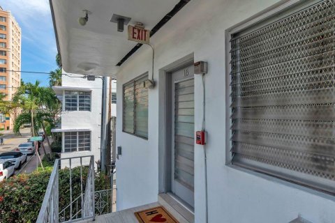 Condo in Miami Beach, Florida, 1 bedroom  № 1223521 - photo 13