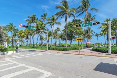 Condo in Miami Beach, Florida, 1 bedroom  № 1223521 - photo 14