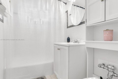 Condo in Miami Beach, Florida, 1 bedroom  № 1223521 - photo 6