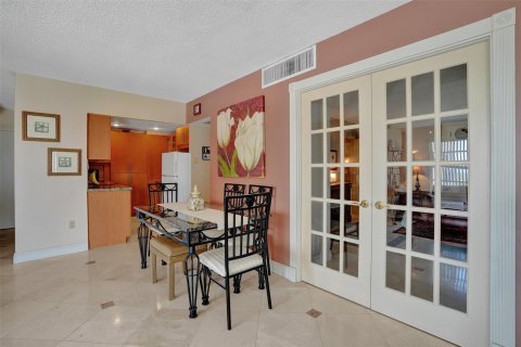 Condo in Miami, Florida, 1 bedroom  № 1176972 - photo 23