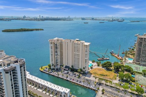 Condo in Miami, Florida, 1 bedroom  № 1176972 - photo 1